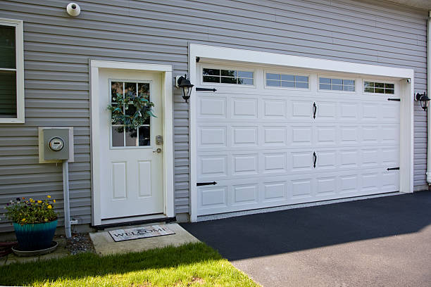 24/7 Emergency Garage Door Panel Replacement experts in Lowell, IN